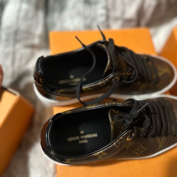 beautiful Louis Vuitton tennis shoes, I have only worn them once, - Picture 6 of 7